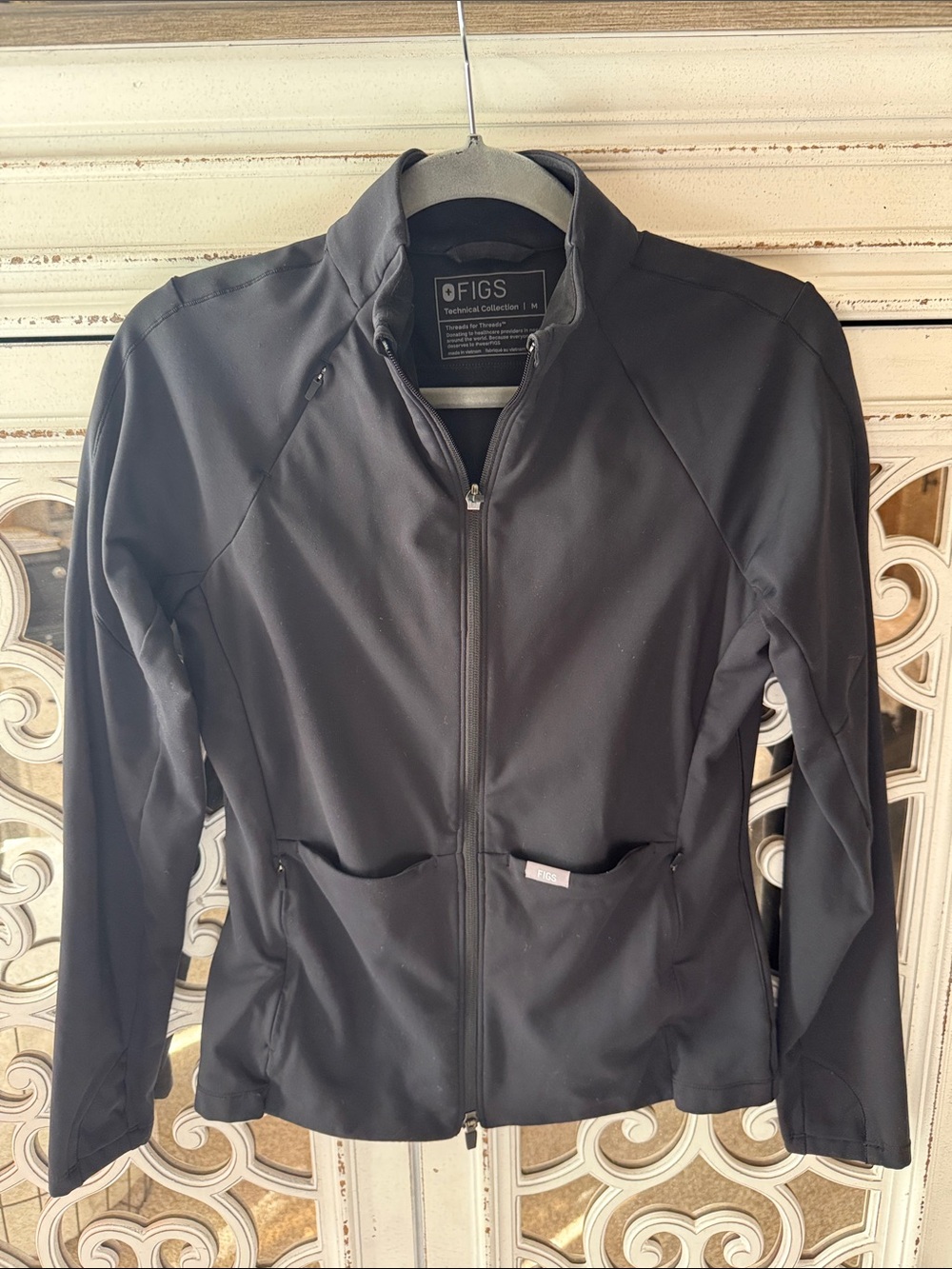 FIGS Women’s ContourKnit Scrub Jacket